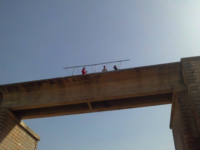  Trying bungee jumping 